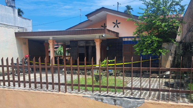 TKP rumah anggota polisi yang ditemukan tewas. [Istimewa]